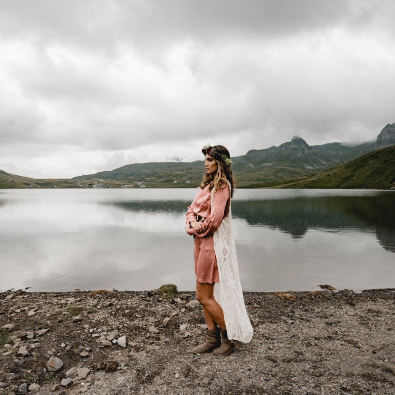 Herbstmode im Hippiestil