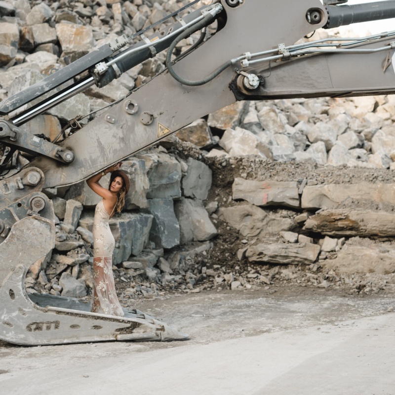 Abendkleid mit Wollpulli und Lederjacke